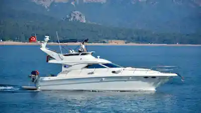 Фото яхты в Кемере